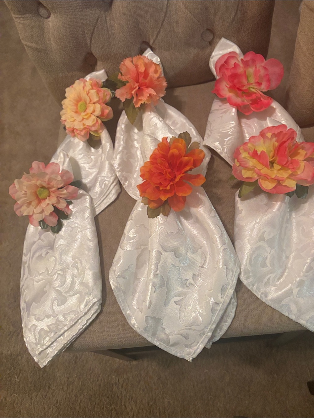 Six White easy care napkins and 6 beautiful floral napkin rings